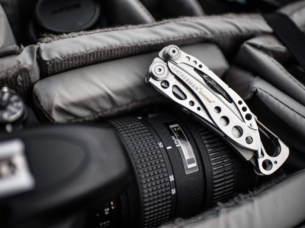 Leatherman Skeletool with camera bag