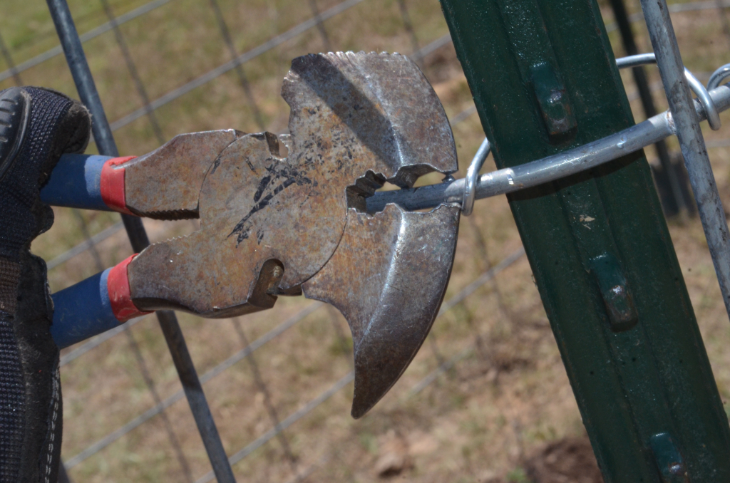 how to use fencing pliers, stay tuff fence tools